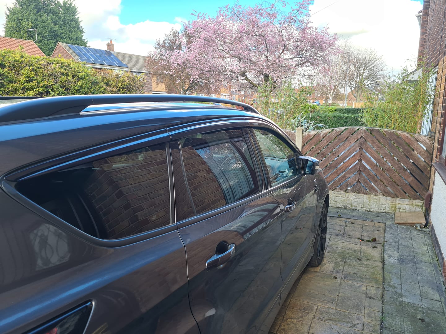 Customer photo review of Auto Clover Wind Deflectors Set for Ford Kuga 2012 - 2019 (6 pieces)