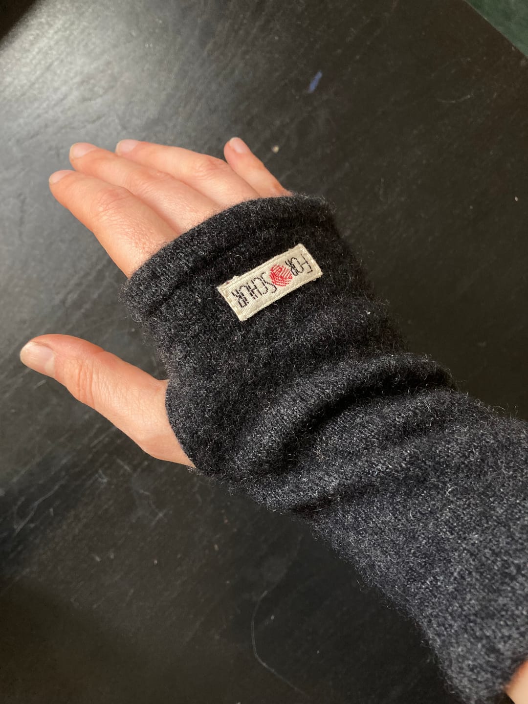 Customer photo review of Kaschmir Handstulpen Grau