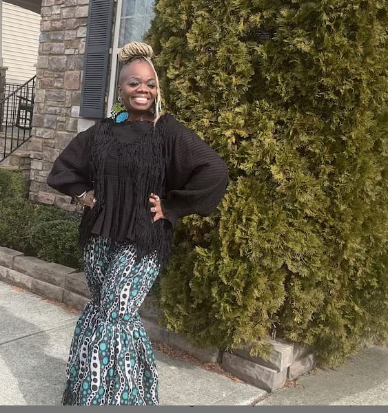 Customer photo review of Kimi Women's African Print Blue Pants
