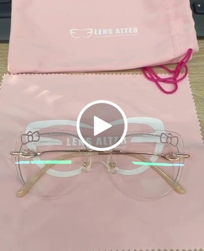 Customer video review of Kitty