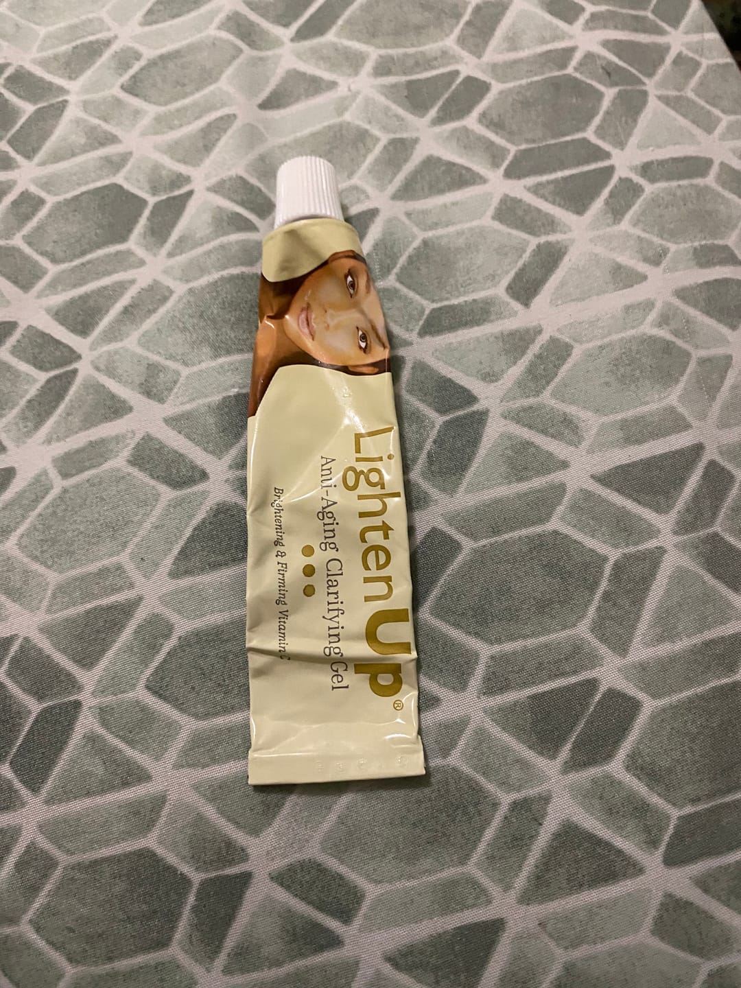 Customer photo review of Omic LightenUp Anti-Aging Clarifying Gel - 30g / 1 Oz