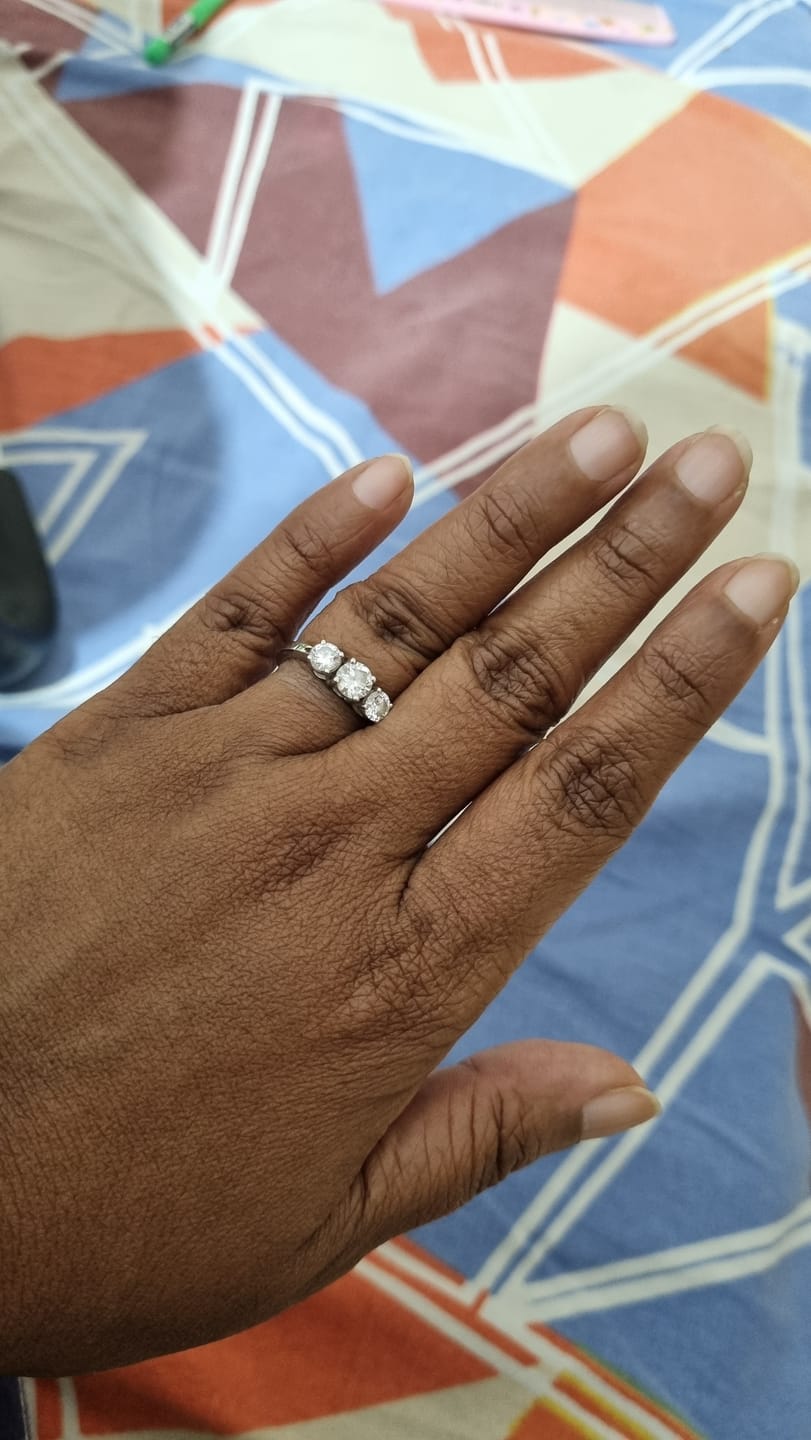 Customer photo review of Aksha Round Lab Diamond Ring