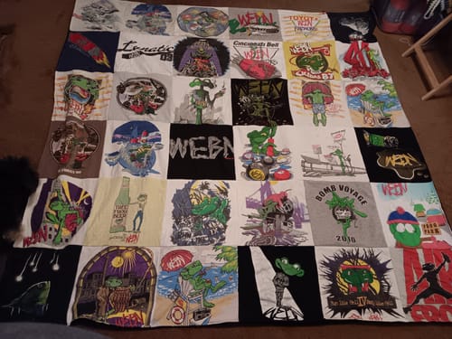 T-shirt quilt with music, radio themes by Anna from OH