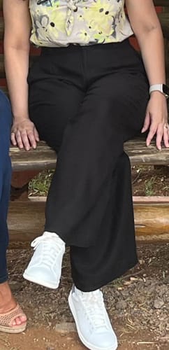 Marcella T. review of Calça Pantalona de Linho Graviola Preta image 1 out of 1