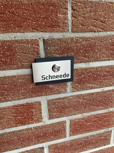 Customer photo review of AlbersDesign personalisierte Edelstahl-Klingel K5 mit 3D-Effekt in Anthrazit (RAL7016)