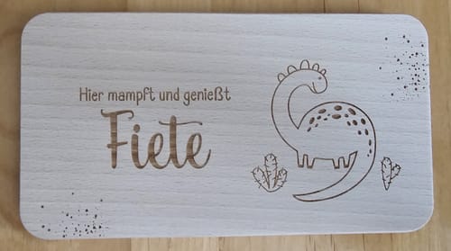Customer photo review of Frühstücksbrett aus Holz | Motiv "Dino"