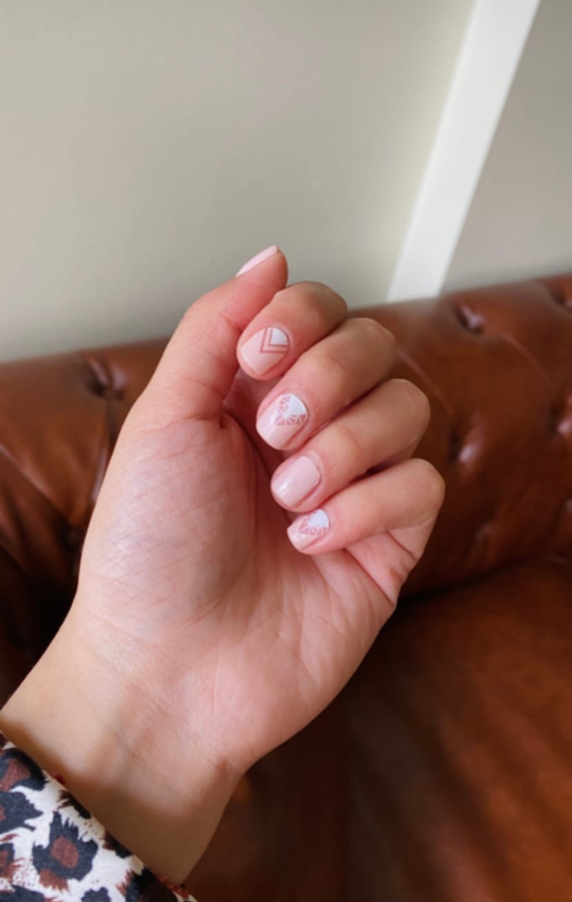 Customer photo review of Queen Pink | Stickers de Esmalte