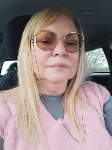 Customer photo review of 【50% Off 】Moresoo Tape in 14 Inch 20pcs Invisible Human Hair Extensions Remy Hair Balayage(#8/60/18)