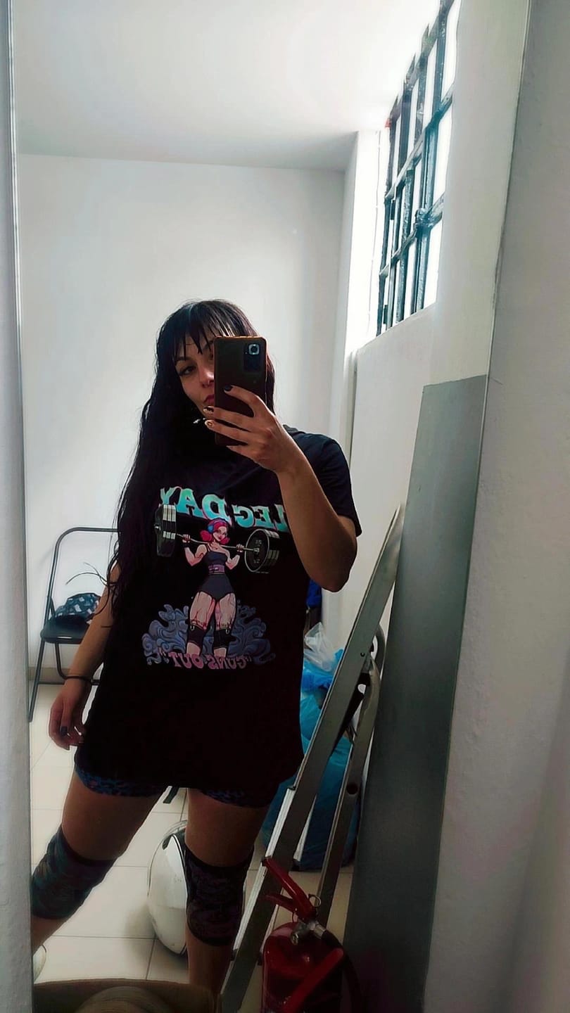 Customer photo review of Leg Day Graphic Classic Fit T-Shirt