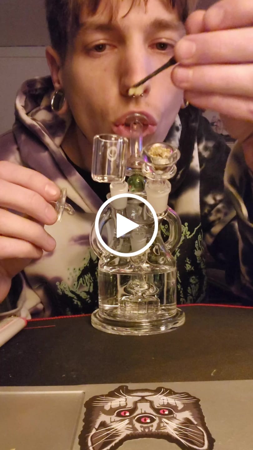 Customer video review of iLL-ien Dab Rig
