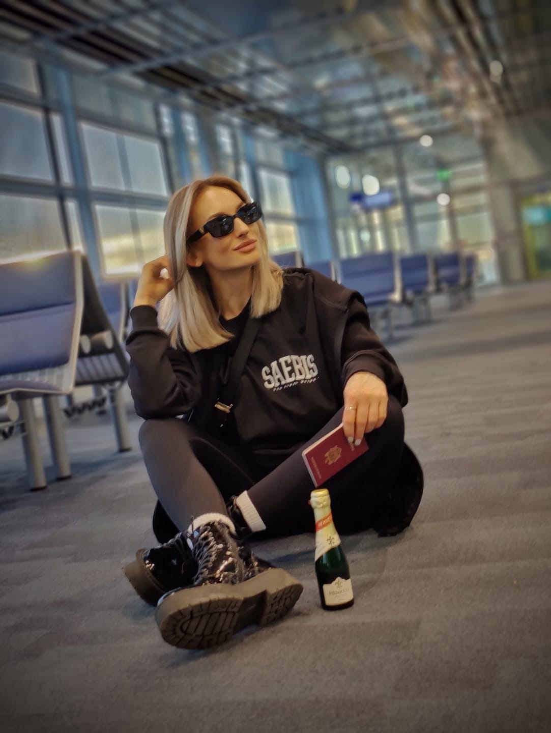 Customer photo review of Lifestyle Damen Oversized Zip Hoodie mit Reißverschluss schwarz by SAEBIS®