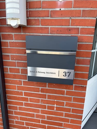 Customer photo review of AlbersDesign Briefkasten B3 anthrazit (RAL7016) personalisiert mit Edelstahlschild