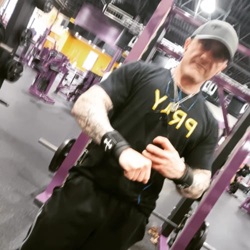 Customer photo review of HolStrength Wrist Wraps 18"