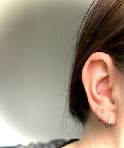 Customer photo review of Solitaire Crystal Cartilage Stud