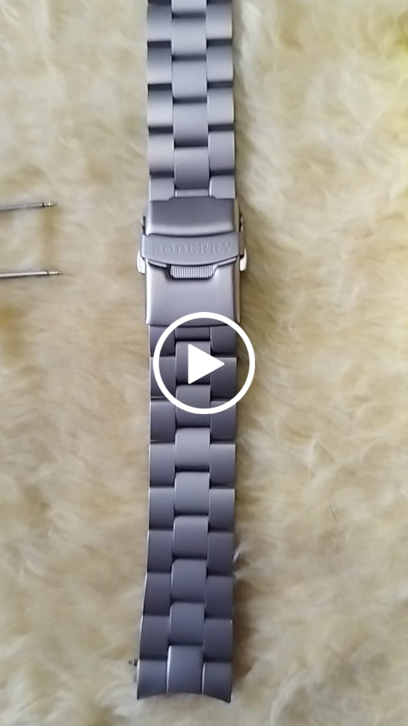 Customer video review of 3-link Titanium Bracelet | 22mm lug width,Fits only for Voyager Watch
