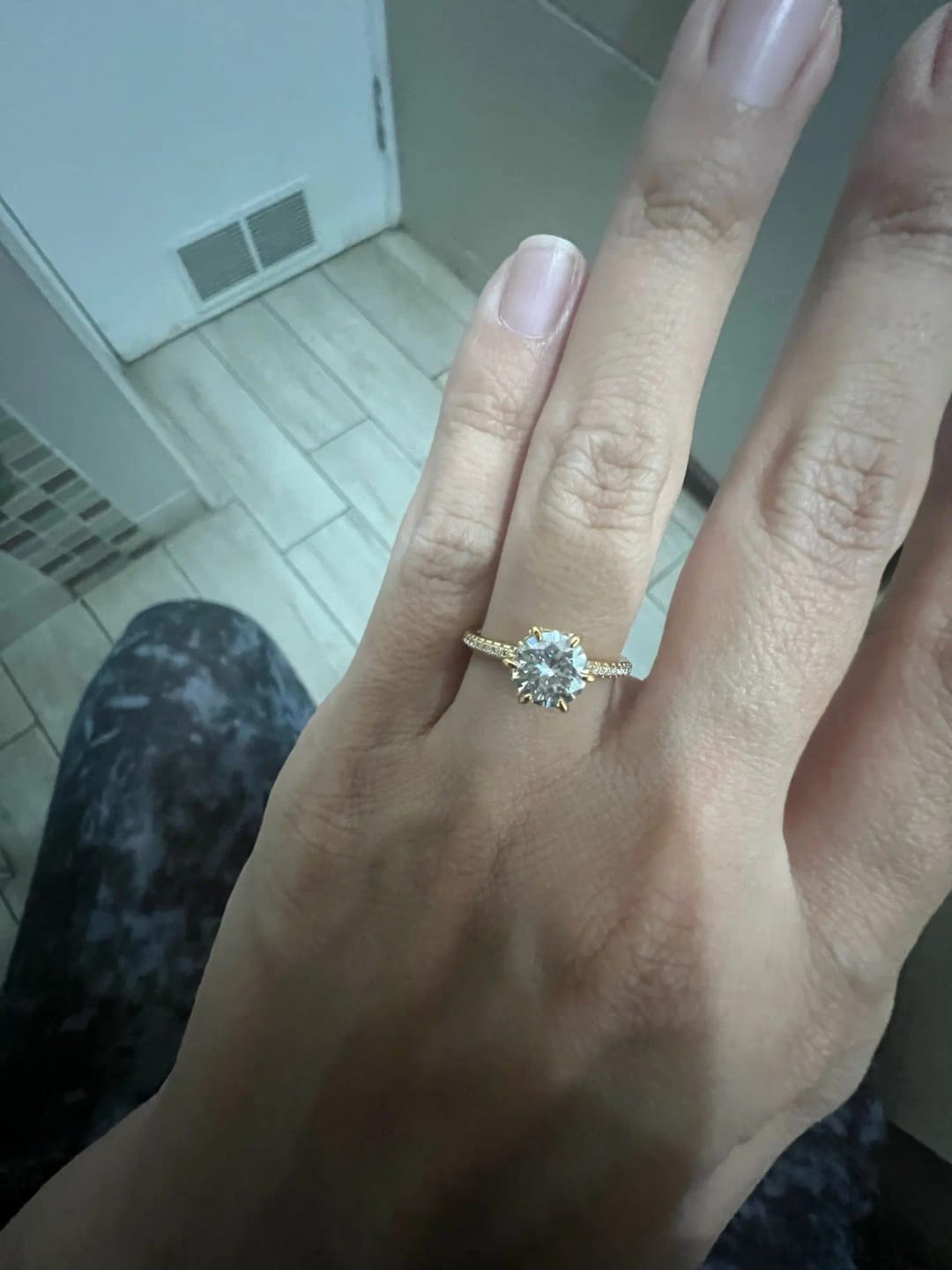 Customer photo review of Anel Solitário Noivado