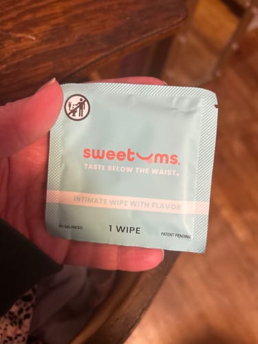 Customer photo review of Cinnamon Bun Flavored Wipes