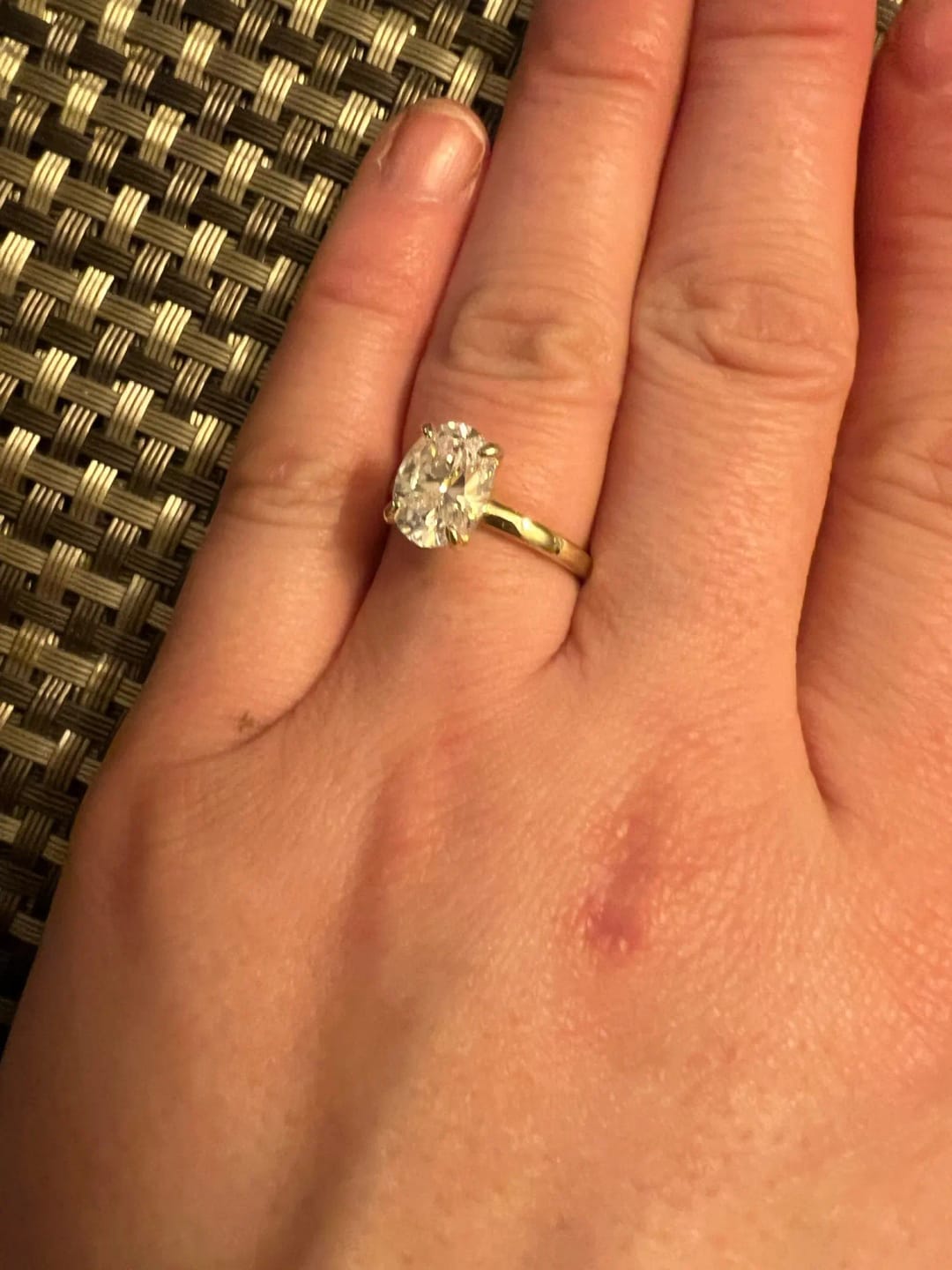 Customer photo review of Anel Solitário Moissanite