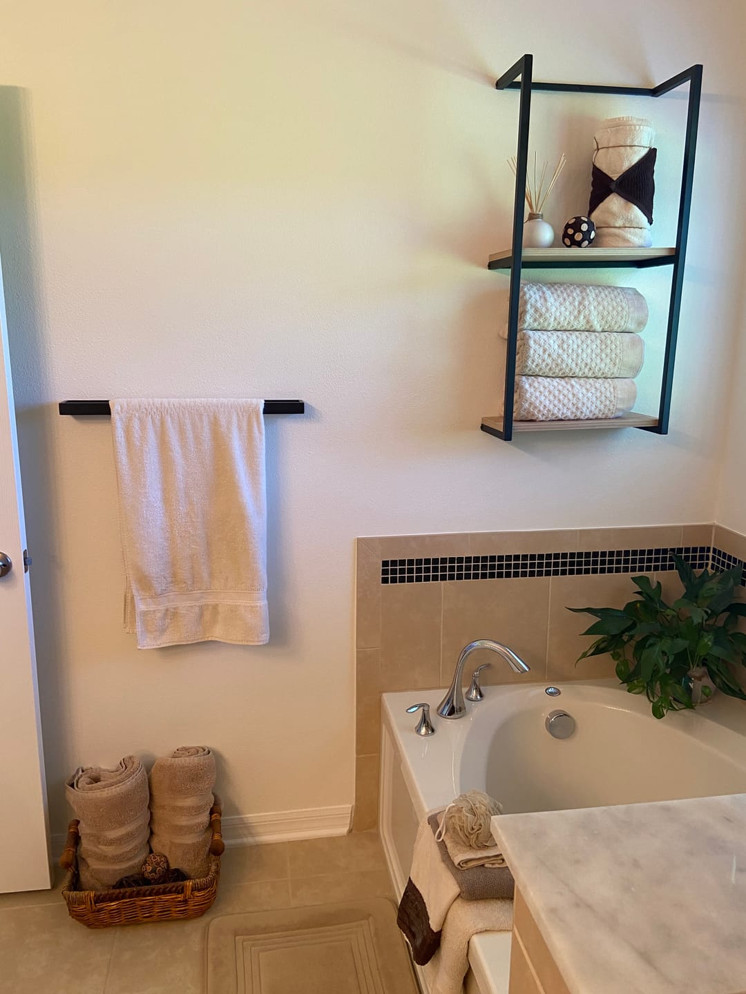 Customer photo review of 2-Tier Bathroom Shelf, Storage for Towel and Blanket