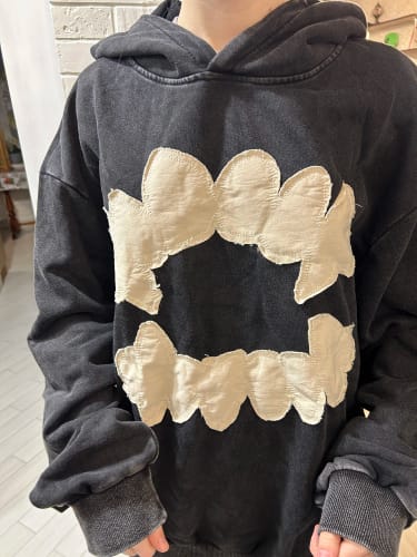 Customer photo review of Vencae™ HOODIE - BITE