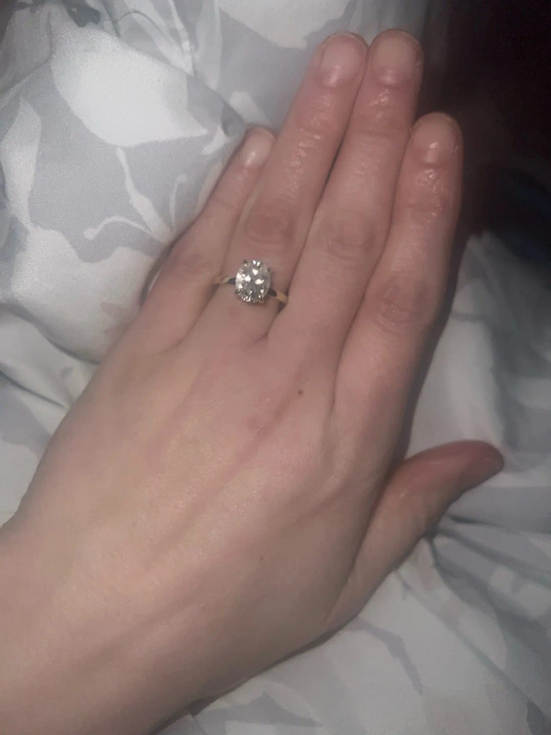 Customer photo review of Anel Solitário Moissanite