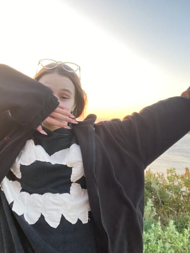 Customer photo review of Vencae™ HOODIE - BITE