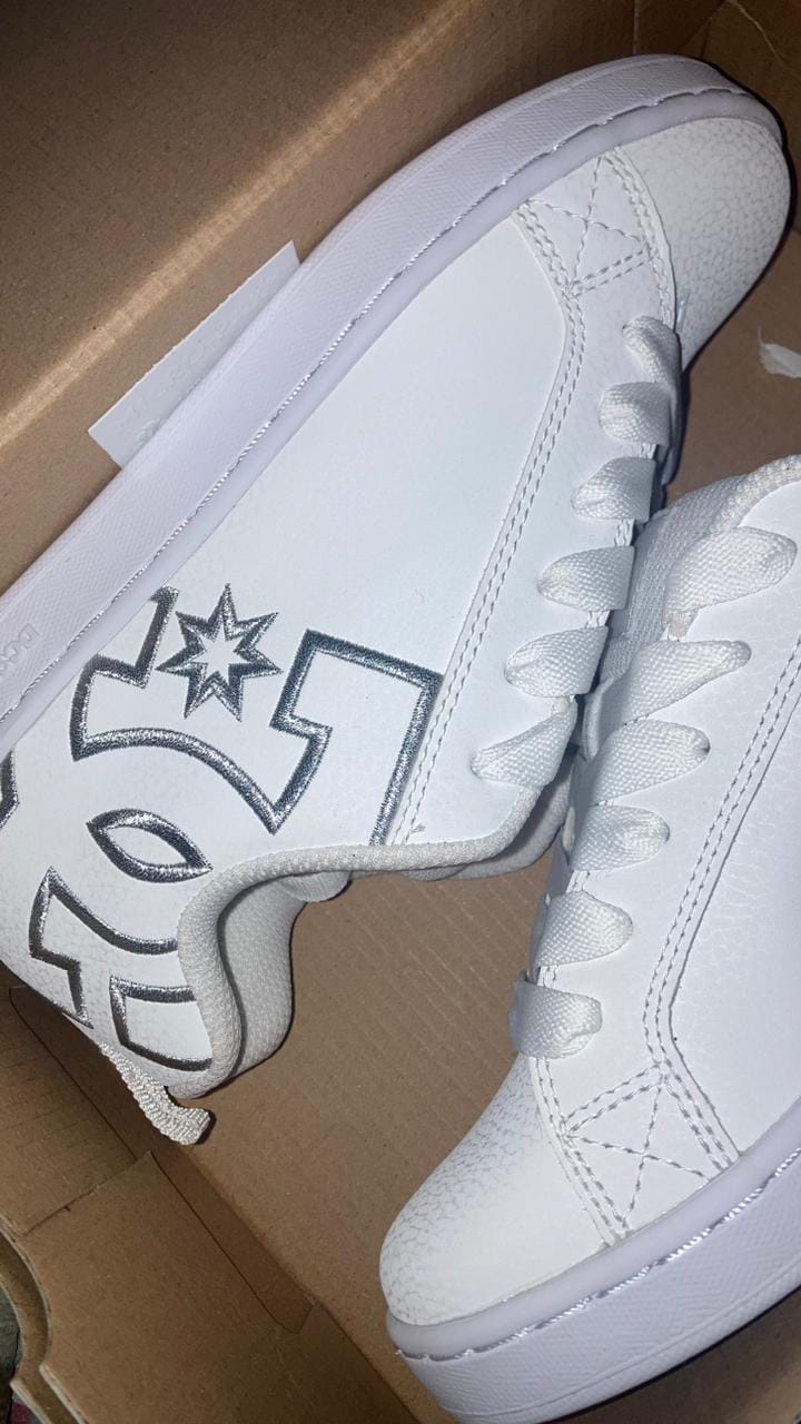 Customer photo review of Zapatilla Dc Court Graffik Mujer Mono Blanco