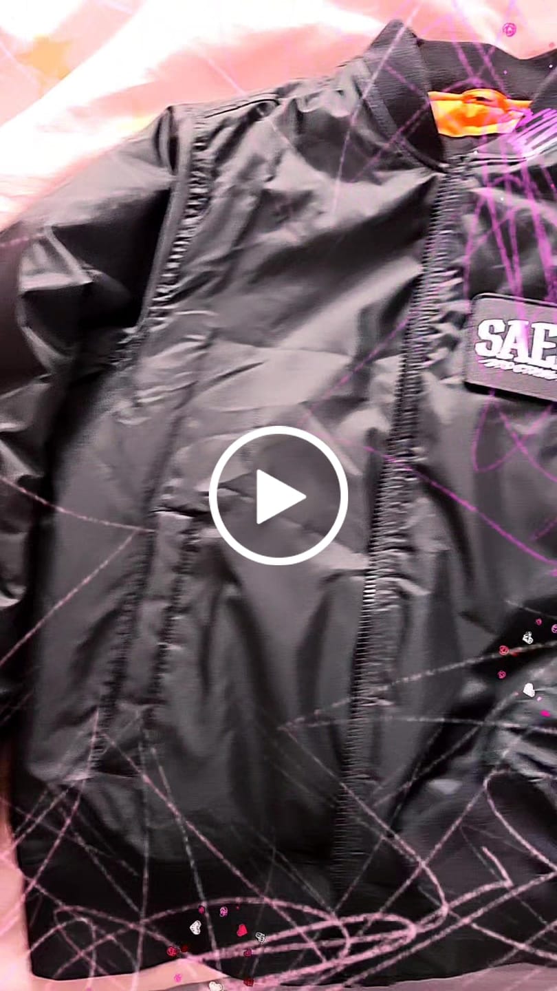 Customer video review of Lifestyle Damen Oversized Bomber Jacke gefüttert, mit Reißverschluss schwarz by SAEBIS®