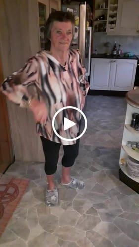 Customer video review of Bluse mit kontrastierenden Kragen und Revers