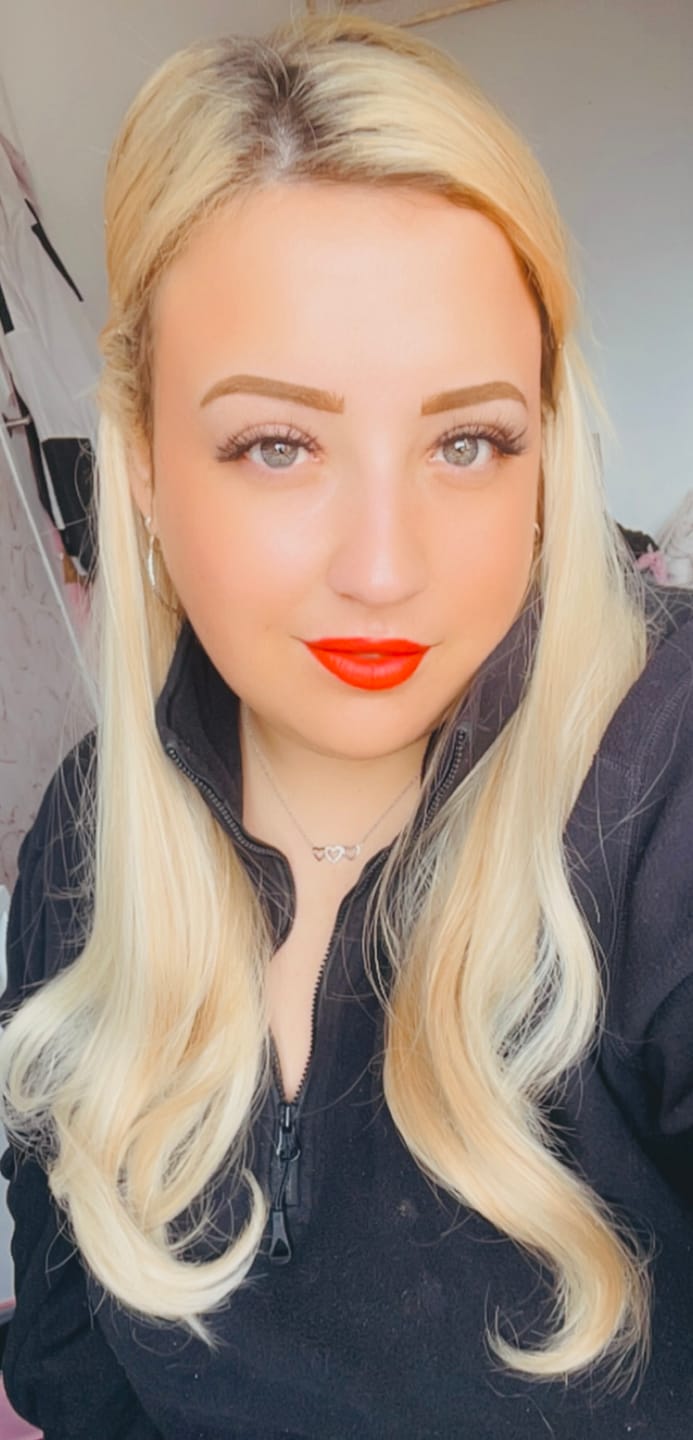 Customer photo review of Stranded 20" One Piece Flicky Clip-in Hair Extension #16/613 Sweetheart