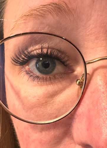 Kundenbewertung mit Foto zu And so it begins - Starter Set (mit schwarzem Wimpernkleber)