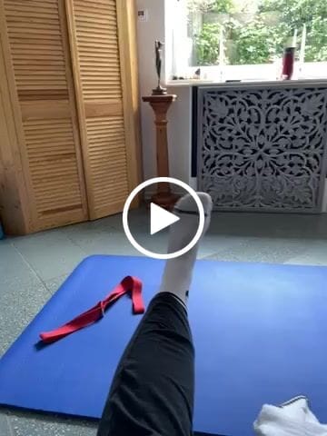 Customer video review of Mittelhohe Retro Barfußsocken - Weiß