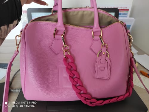 Customer photo review of Borsa Bauletto Eloise XL in vera pelle con catena fiocco (Personalizzabile)