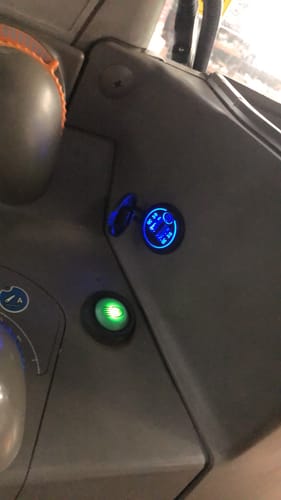 Customer photo review of Gadgetme 12V Steckdose QC 3.0 12V / 24V Einbau Buchse USB 36W