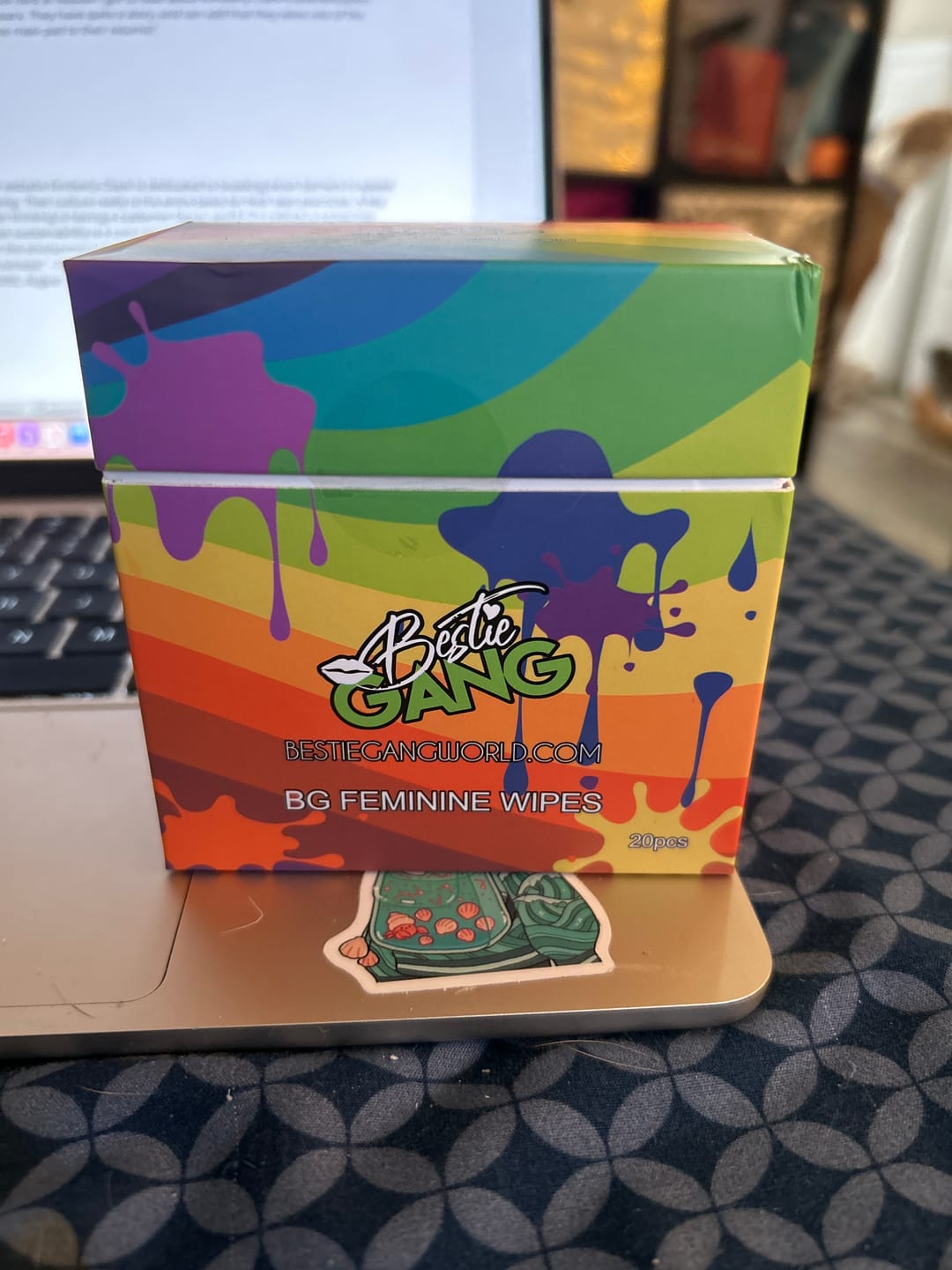 Customer photo review of 20 Bg Feminine Wipes “24 & More scent”