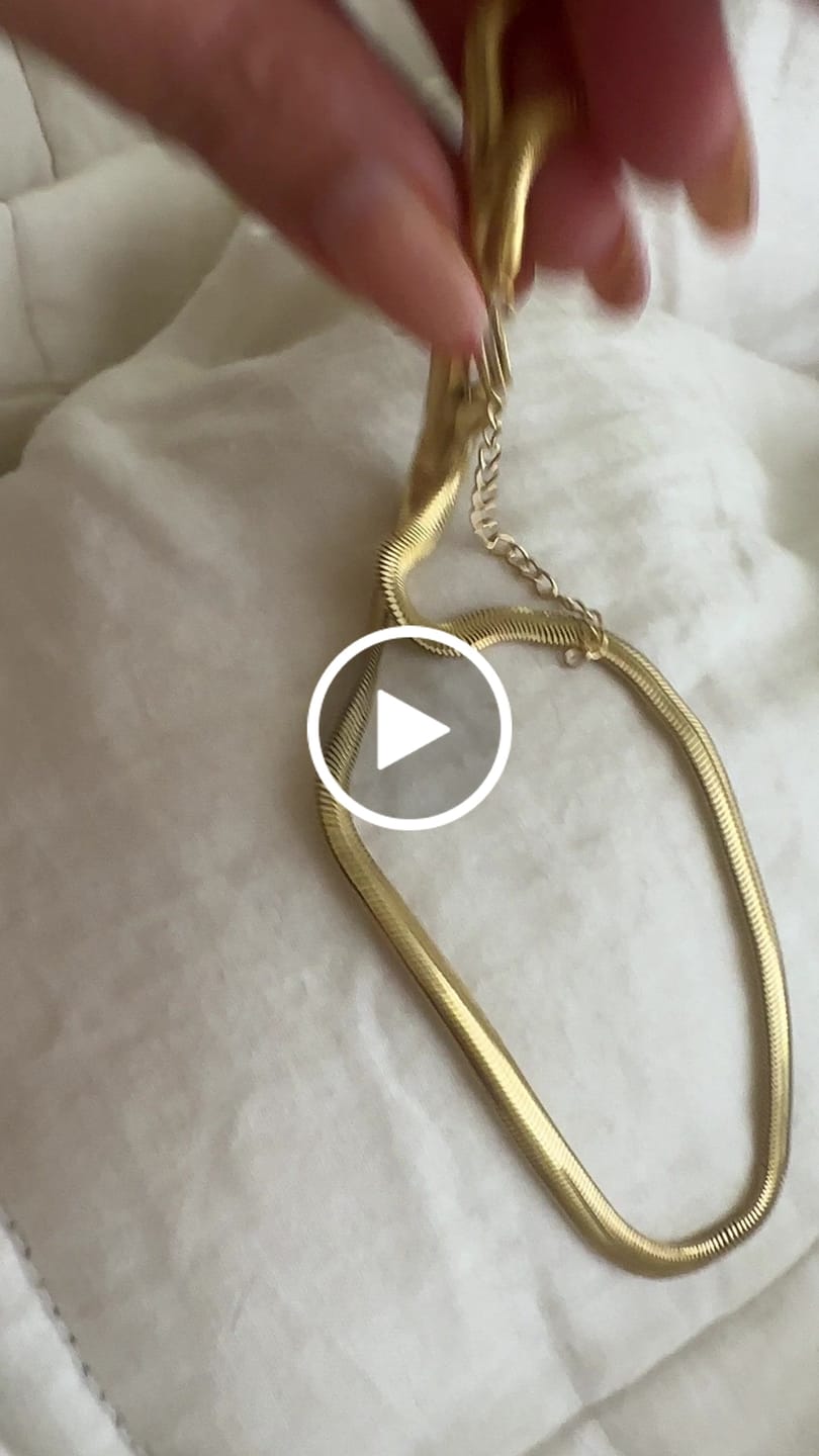 Customer video review of Collar Abelia