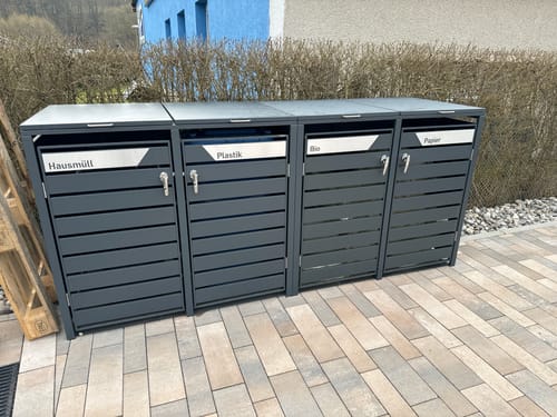 Customer photo review of AlbersDesign Mülltonnenbox MB6 Anthrazit (RAL7016) personalisiert mit Edelstahl-Schildern