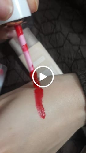 Customer video review of O.TWO.O MISTY CREAMY VELVET LIP MUD