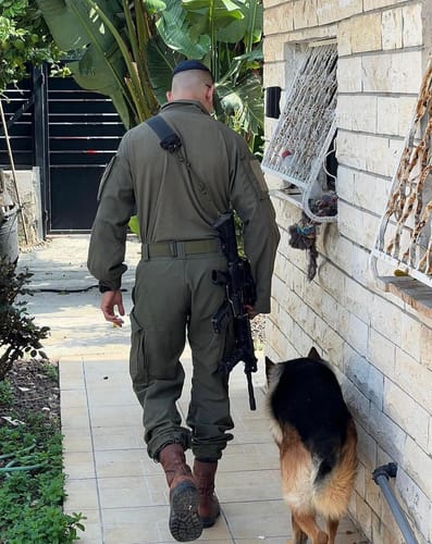 Customer photo review of סט מדים טקטים למיגון מלא = חולצה + מכנס + מיגון ברכיים ומרפקים