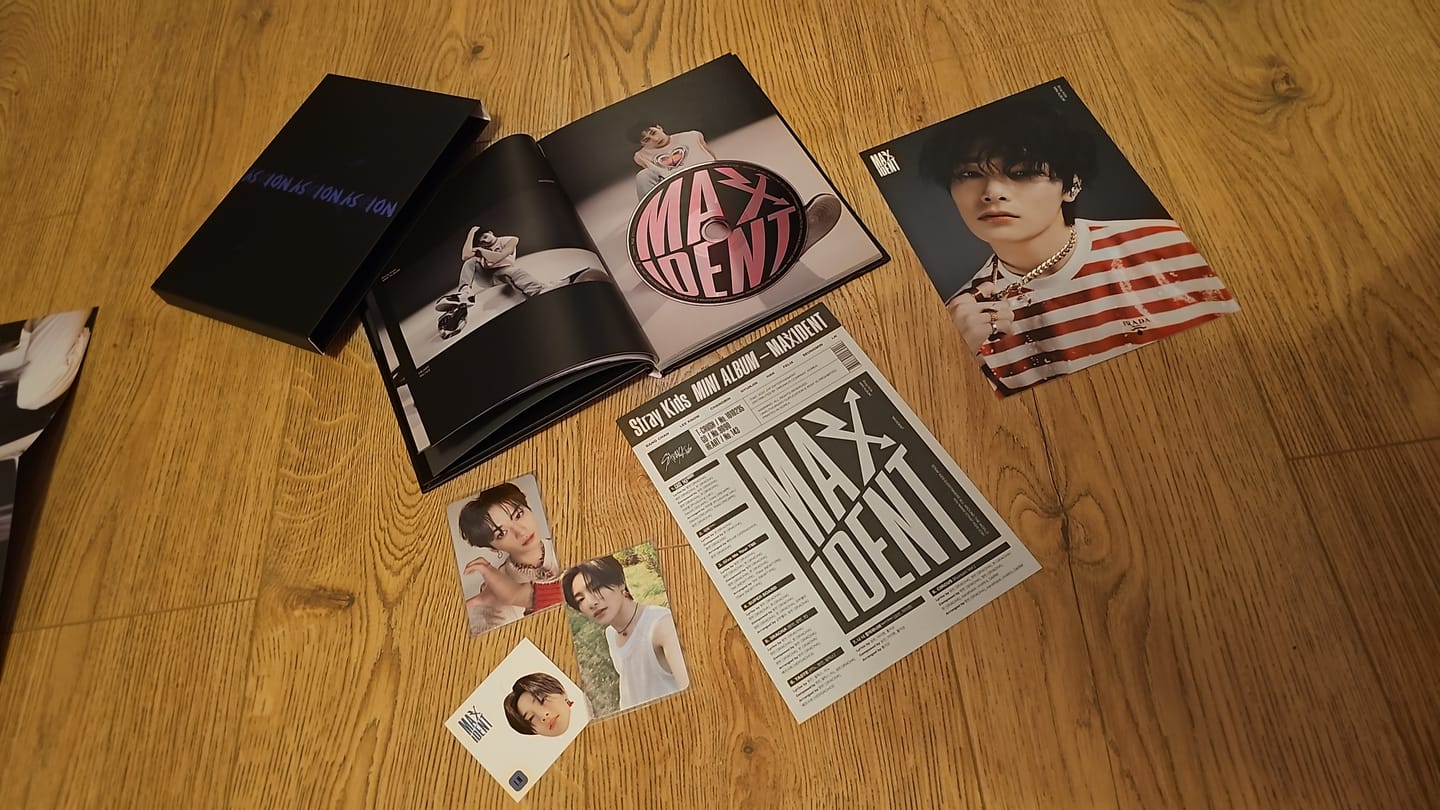Customer photo review of STRAY KIDS - 7TH MINI ALBUM MAXIDENT STANDARD EDITION