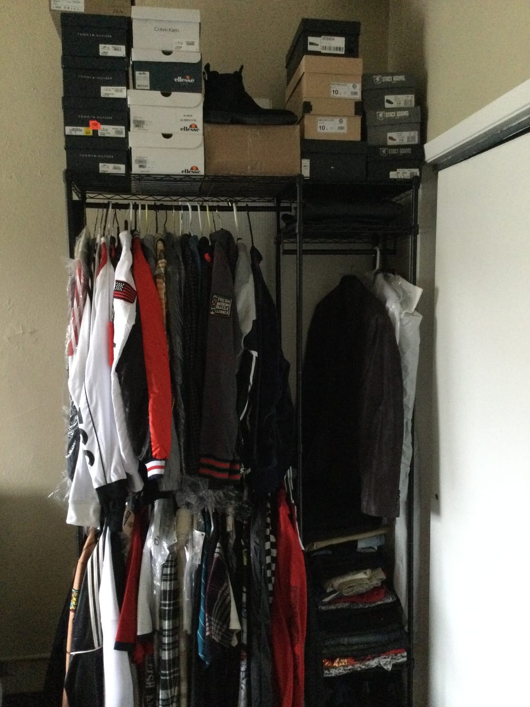 Customer photo review of Raybee Heavy Duty Portable Clothes Rack With Wheels,Clothing Rack For Hanging,Garment Rack For Bedroom