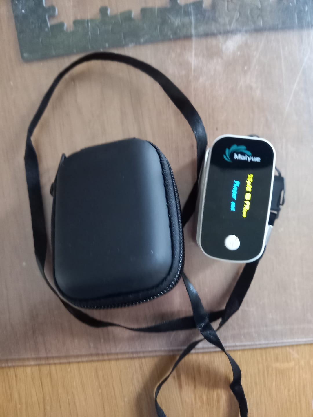 Customer photo review of Saturatiemeter / bloedzuurstofmonitor / saturatiemeter voor vingers / met OLED-display / professioneel en zeer nauwkeurig / ideaal voor gezinnen, ouderen en ziekenhuizen