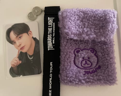 Customer photo review of ATEEZ TOWARDS THE LIGHT: WILL TO POWER OFFICIAL MD