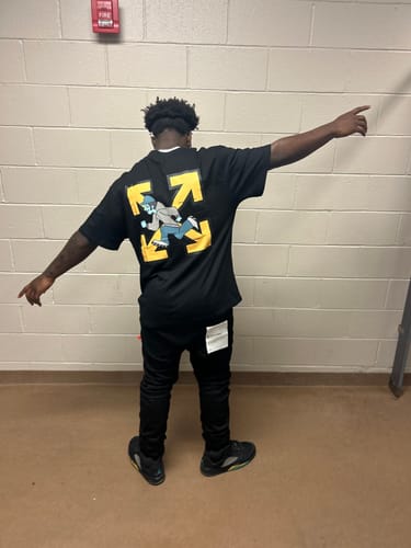 Customer photo review of OFF-WHITE Cartoon co-signed pattern arrow T-Shirts