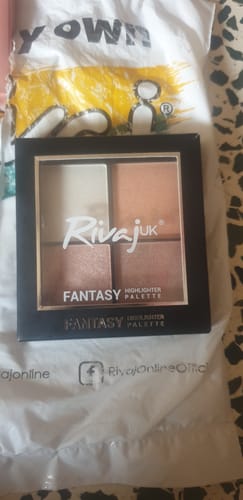 Customer photo review of Fantasy Highlighter Palette