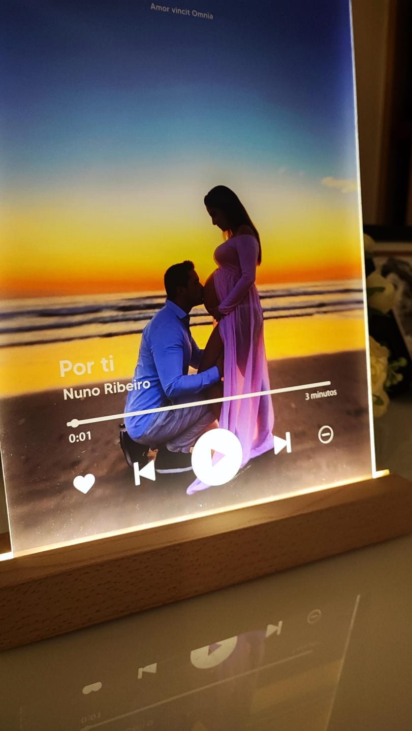 Customer photo review of Lâmpada Spotify Player Personalizável c/ Fotografia Completa
