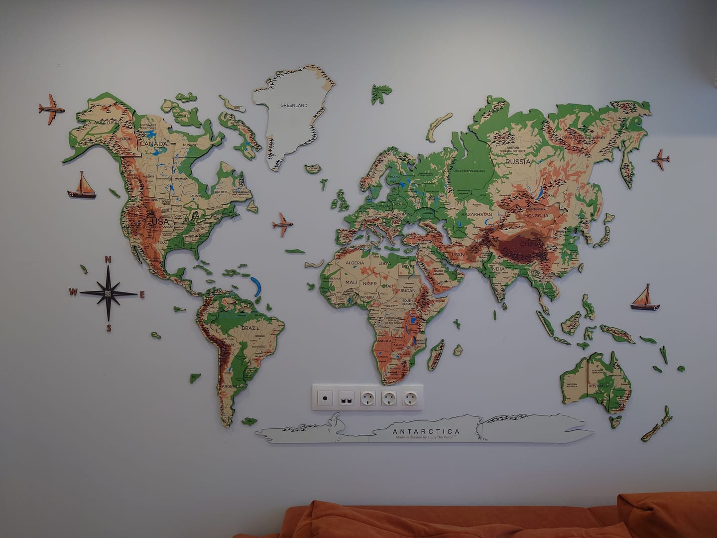 Customer photo review of 3D Luminous/Magnetic Colored Wooden World Map Physical