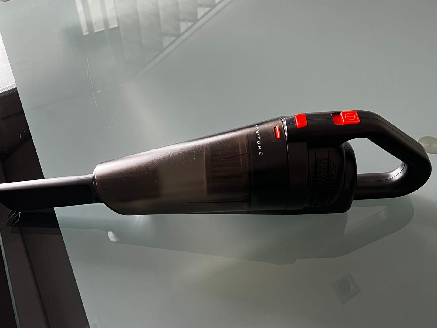 Customer photo review of Leistungsstarker Akku-Handstaubsauger / Beutelloser 9500Pa Handstaubsauger für Nass & Trocken / Handsauger mit 2600mAh Akku & LED-Leuchte