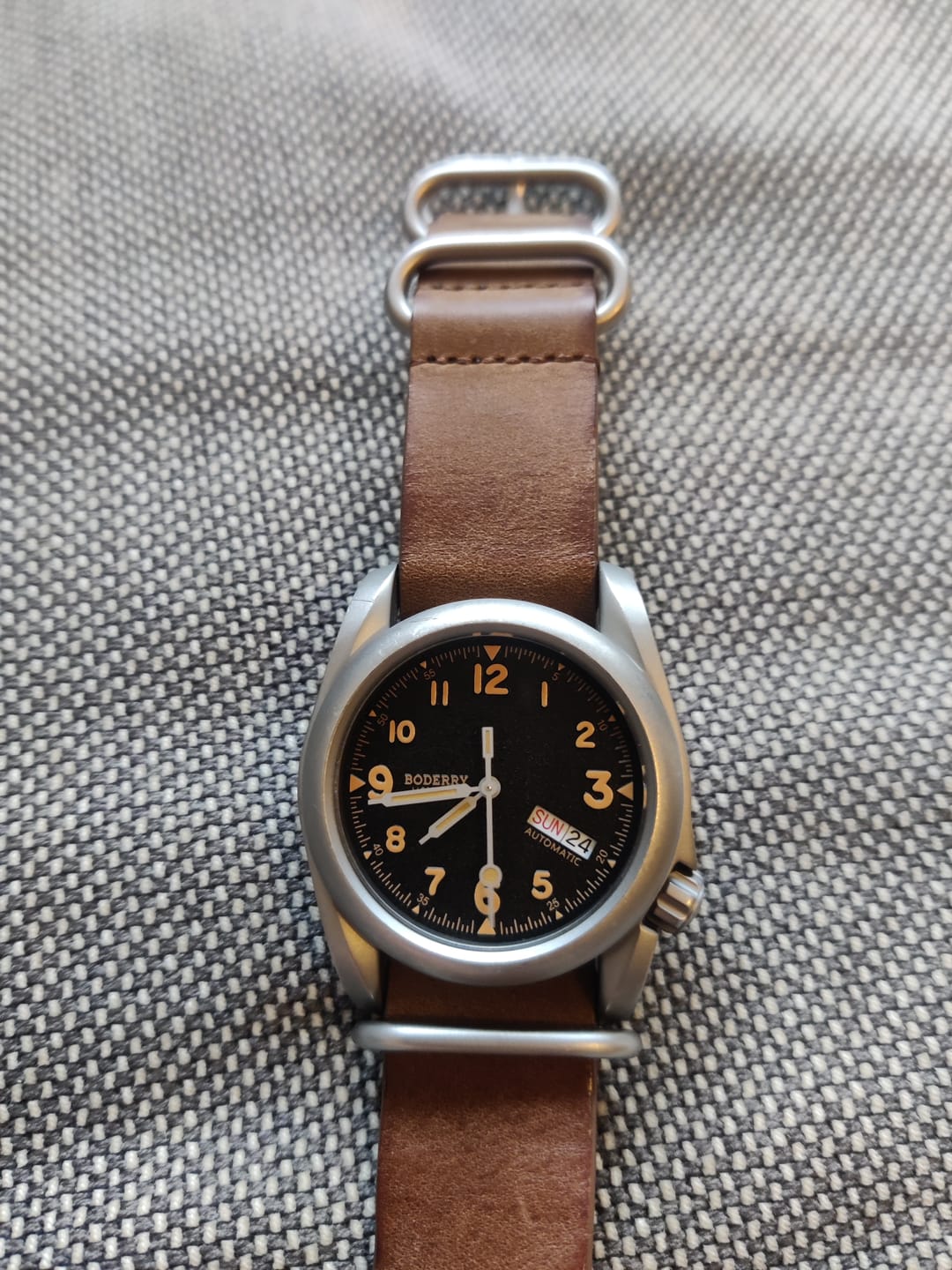 Customer photo review of VOYAGER - 100M Waterproof Titanium Automatic Field Watch | Volcanic Gray-Day,Date