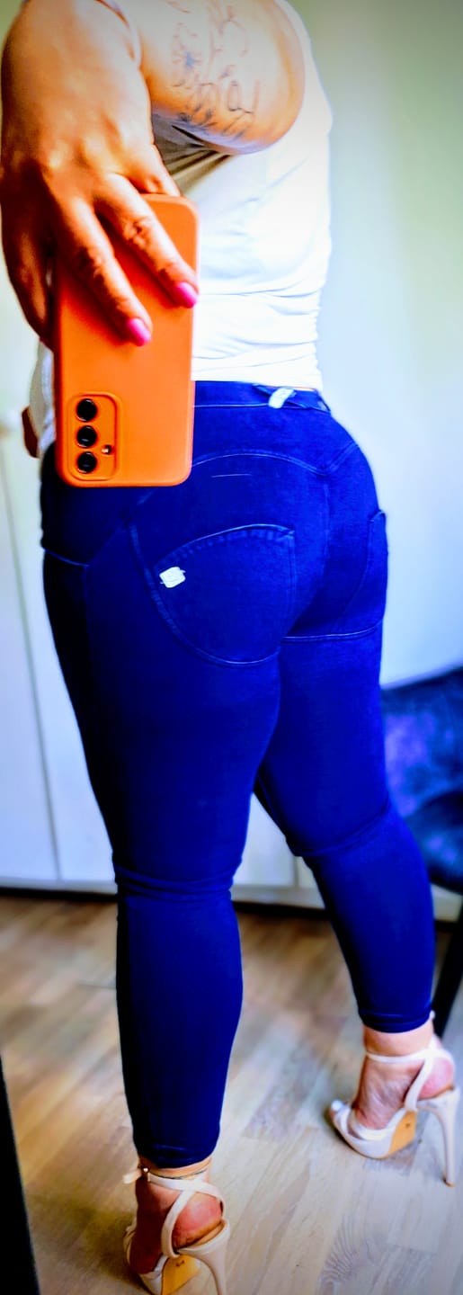 Customer photo review of Mid waist Butt lifting Shaping pants Jeans/Jeggings - Dark Blue